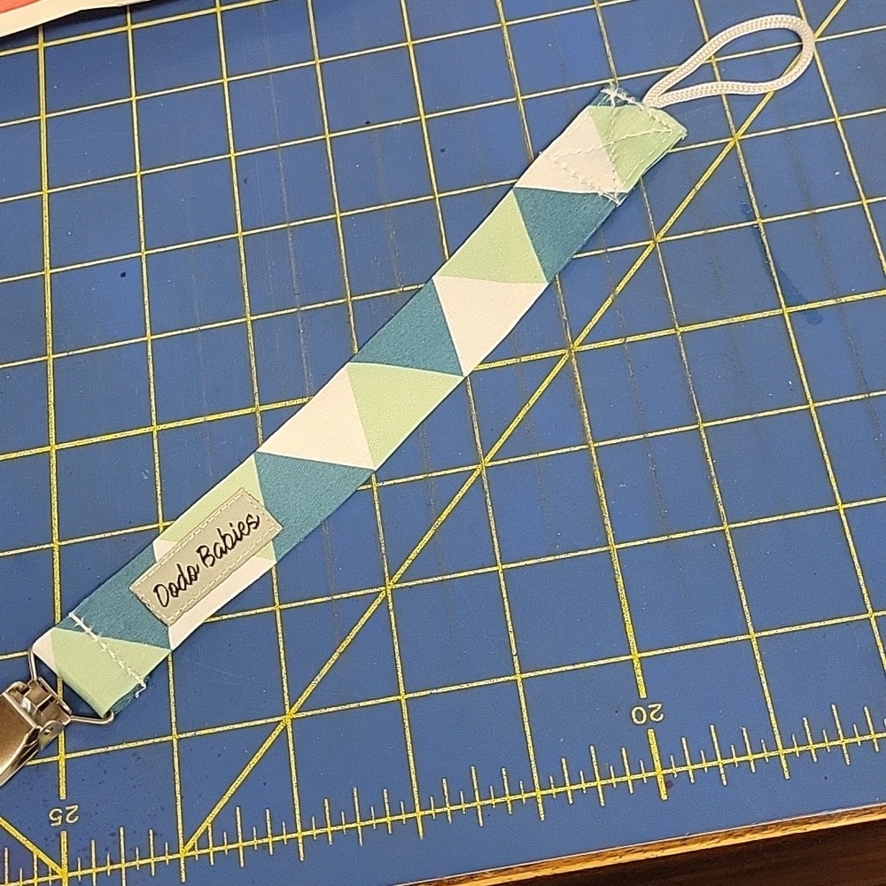Dodo Babies Geometric Pacifier Clip